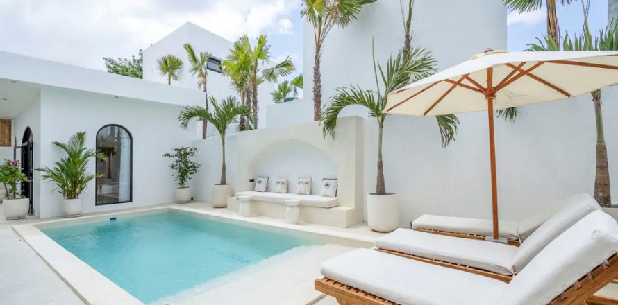 2 bedrooms Villa in Kuta, Badung, Indonesia No. 10763