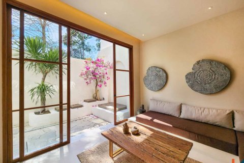 2 bedrooms Villa in Tumbak Bayuh, Mengwi, Badung, Indonesia No. 10718 4