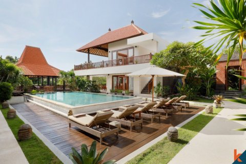6 bedrooms Villa in Canggu, Badung, Indonesia No. 11313 10