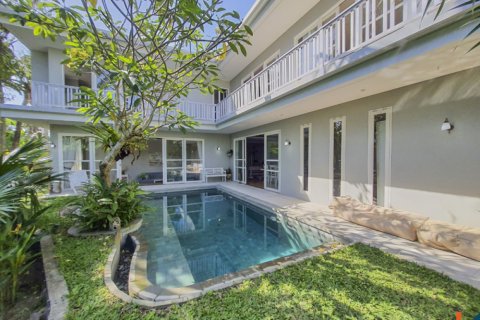 3 bedrooms Villa in Tibubeneng, Badung, Indonesia No. 10955