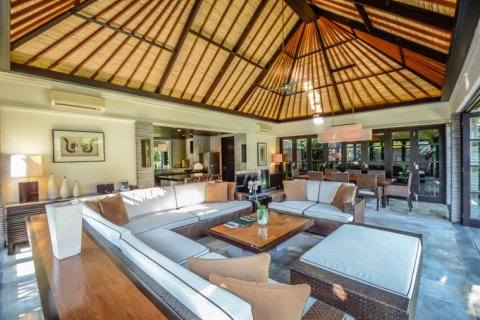 3 bedrooms Villa in Seminyak, Badung, Indonesia No. 10957 2