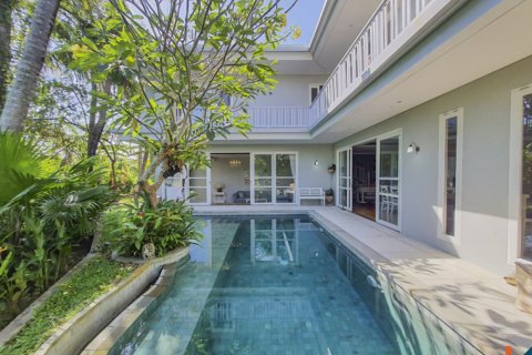3 bedrooms Villa in Tibubeneng, Badung, Indonesia No. 10956