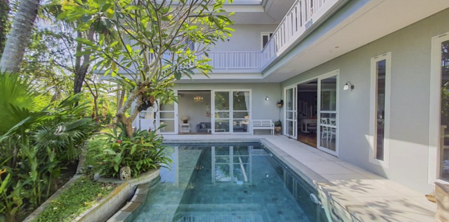 3 bedrooms Villa in Tibubeneng, Badung, Indonesia No. 10956