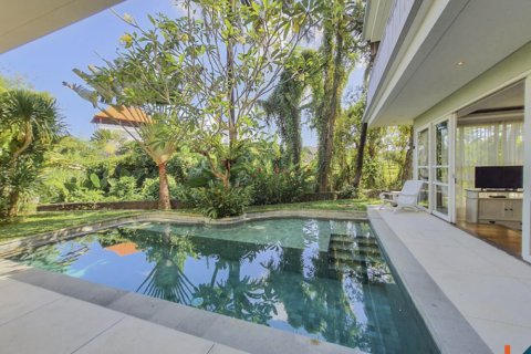 3 bedrooms Villa in Tibubeneng, Badung, Indonesia No. 10956 8