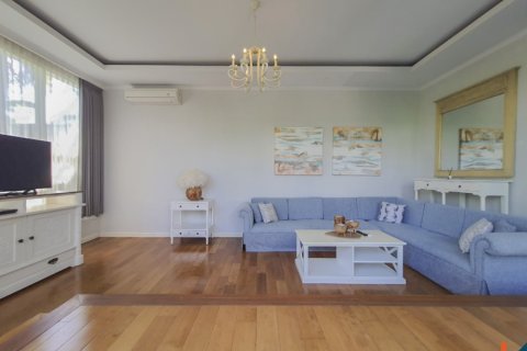 3 bedrooms Villa in Tibubeneng, Badung, Indonesia No. 10956 13
