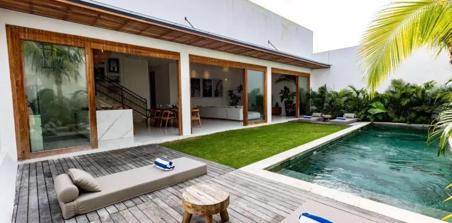 3 bedrooms Villa in Denpasar, Indonesia No. 10937