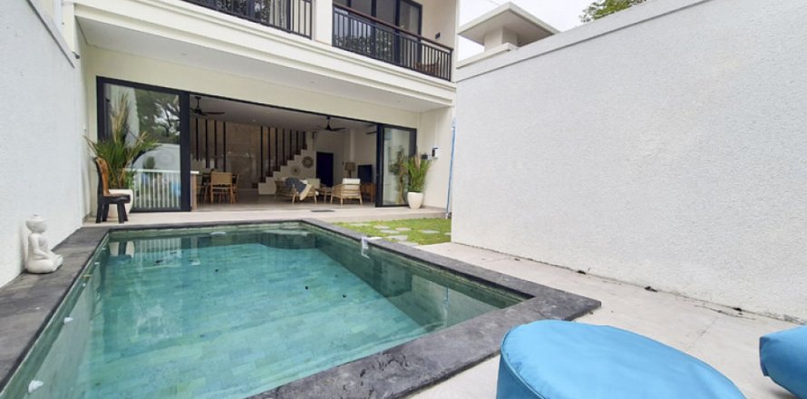 2 bedrooms Villa in Kerobokan, Badung, Indonesia No. 10731