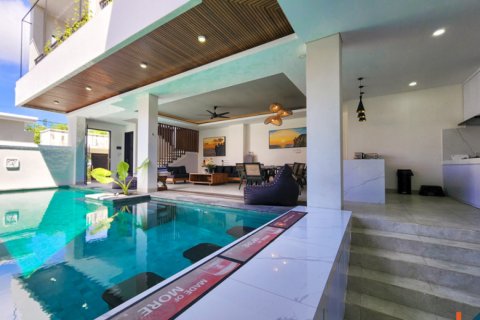 4 bedrooms Villa in South Kuta, Badung, Indonesia No. 11267 4