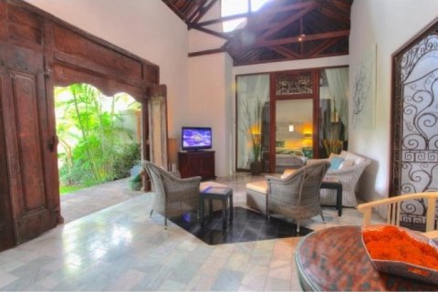 4 bedrooms Villa in Seminyak, Badung, Indonesia No. 1396 6