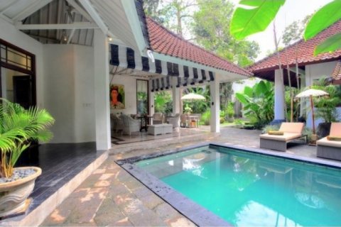 4 bedrooms Villa in Seminyak, Badung, Indonesia No. 1396 2