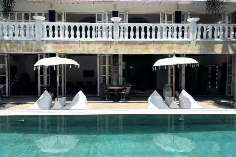 5 bedrooms Villa in Tibubeneng, Badung, Indonesia No. 10127